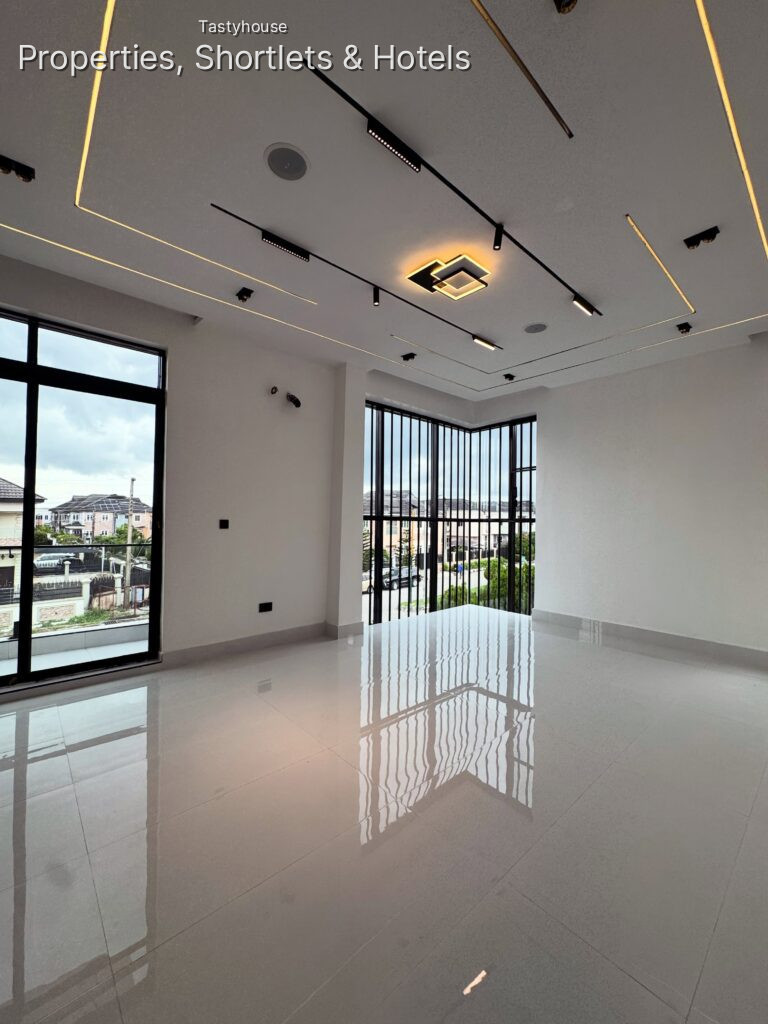 Newly-Built 5 Bedroom Duplex