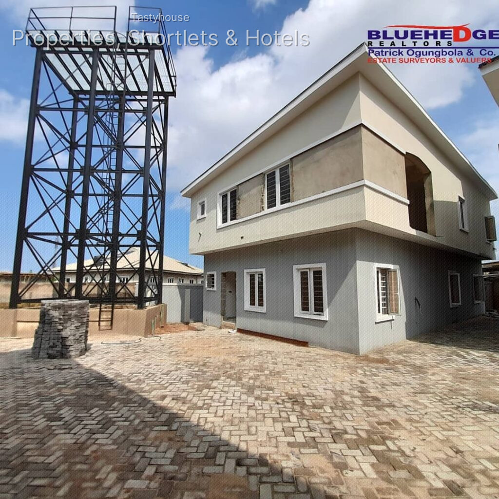 Nicely finished 4 bedroom duplex