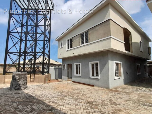 Nicely finished 4 bedroom duplex