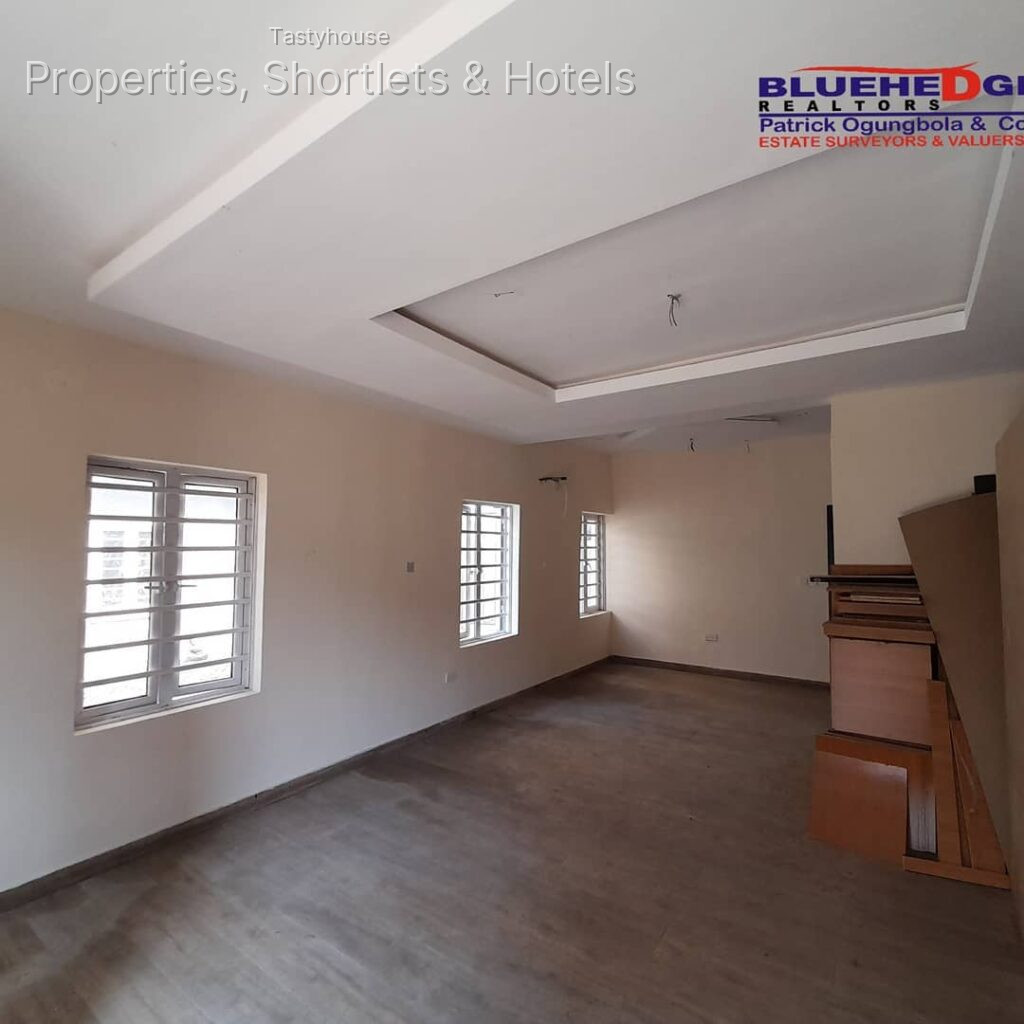 Nicely finished 4 bedroom duplex