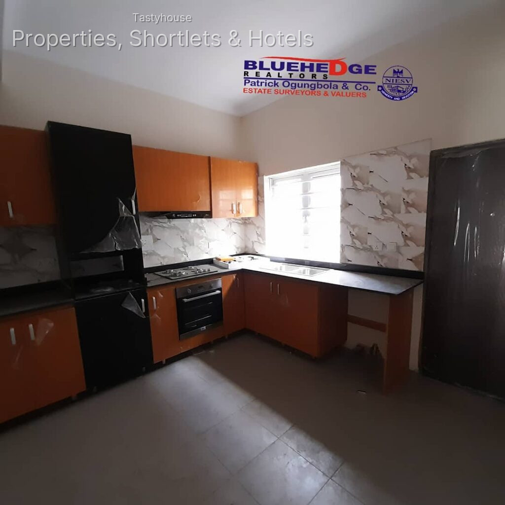 Nicely finished 4 bedroom duplex