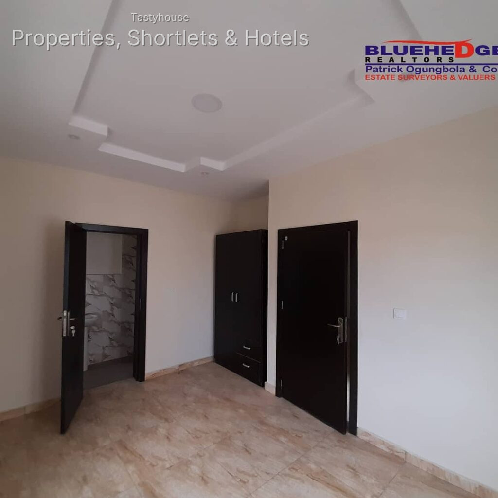 Nicely finished 4 bedroom duplex