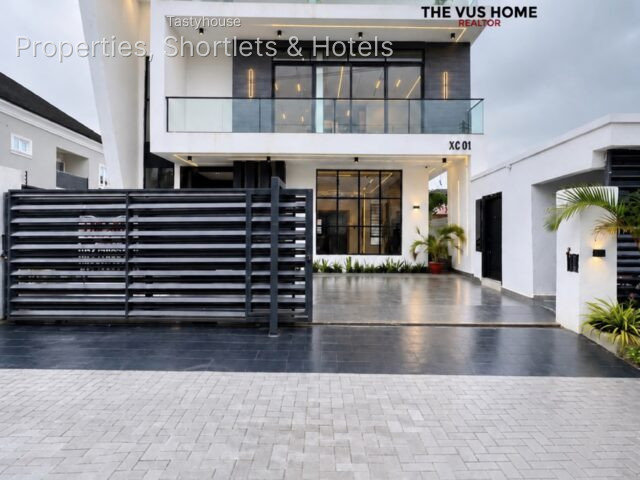 5 BEDROOM FULLY DETACHED DUPLEX WITH SWIMMING POOL, GAZEBO ALL ROOMS EN SUIT