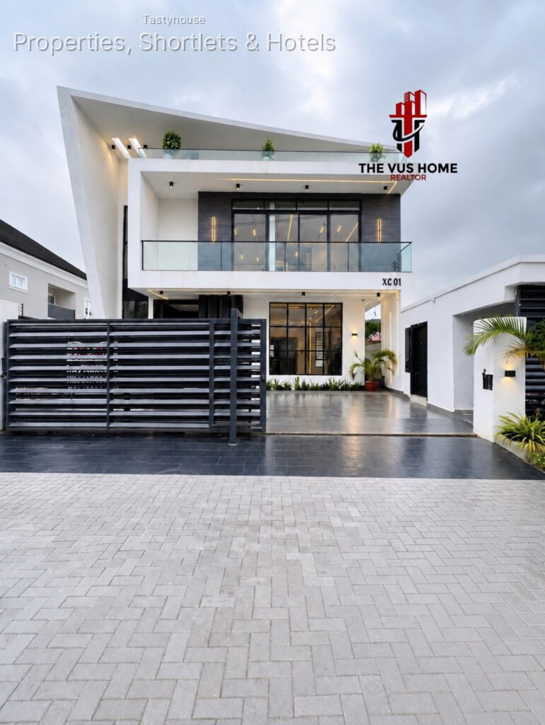 5 BEDROOM FULLY DETACHED DUPLEX WITH SWIMMING POOL, GAZEBO ALL ROOMS EN SUIT