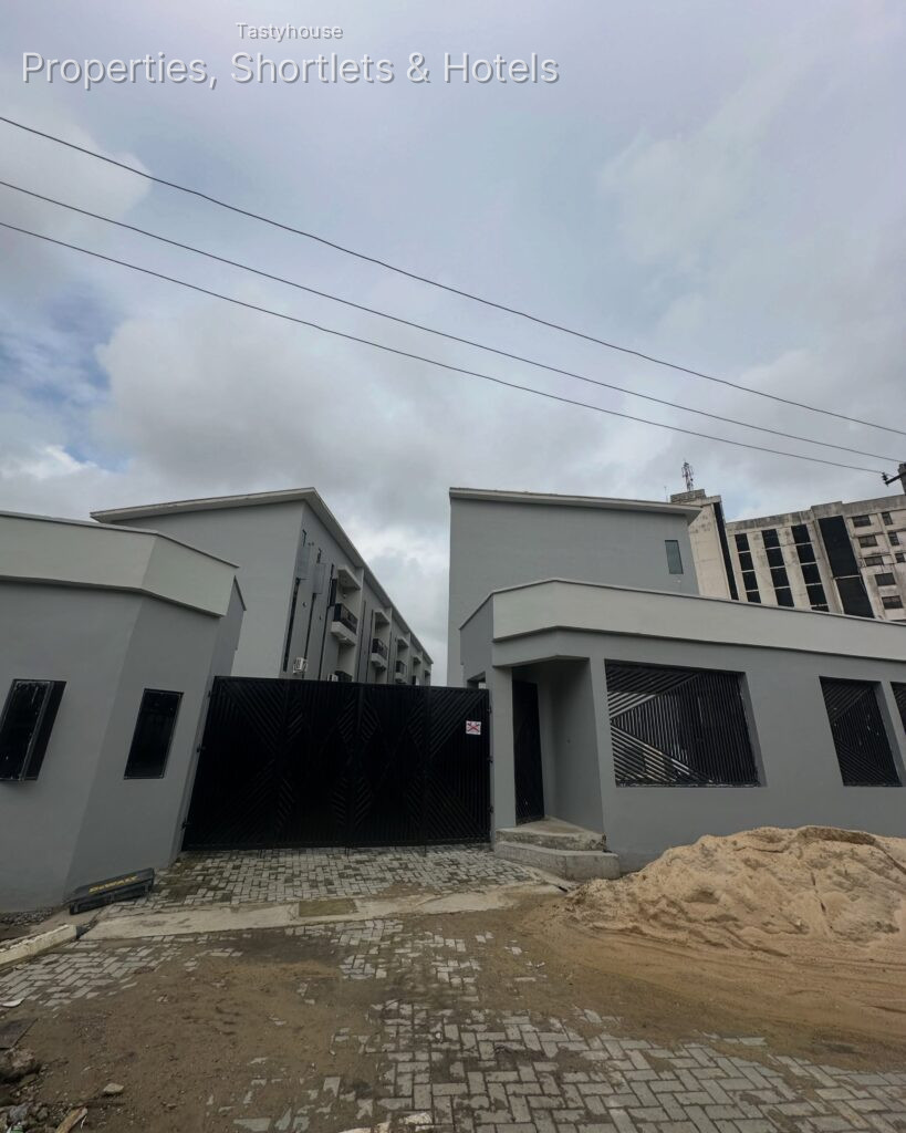 ELEGANT 4 BEDROOM TERRACE DUPLEX WITH BỌ