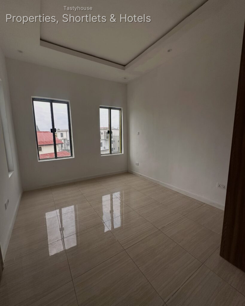 ELEGANT 4 BEDROOM TERRACE DUPLEX WITH BỌ