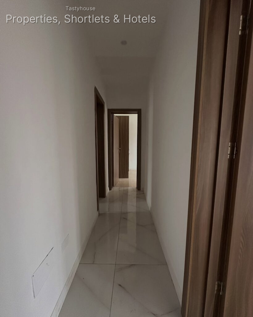 ELEGANT 4 BEDROOM TERRACE DUPLEX WITH BỌ