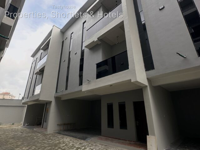 ELEGANT 4 BEDROOM TERRACE DUPLEX WITH BỌ
