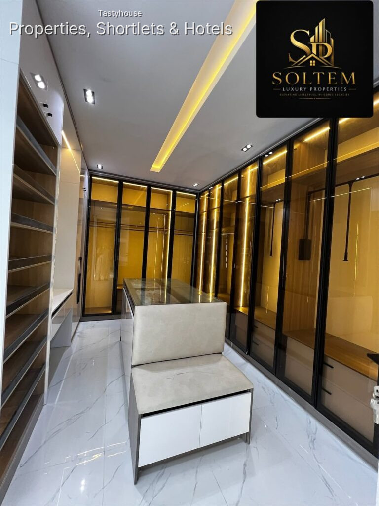 Newly Built Deluxe 5 Bedroom Fully Detached Duplex