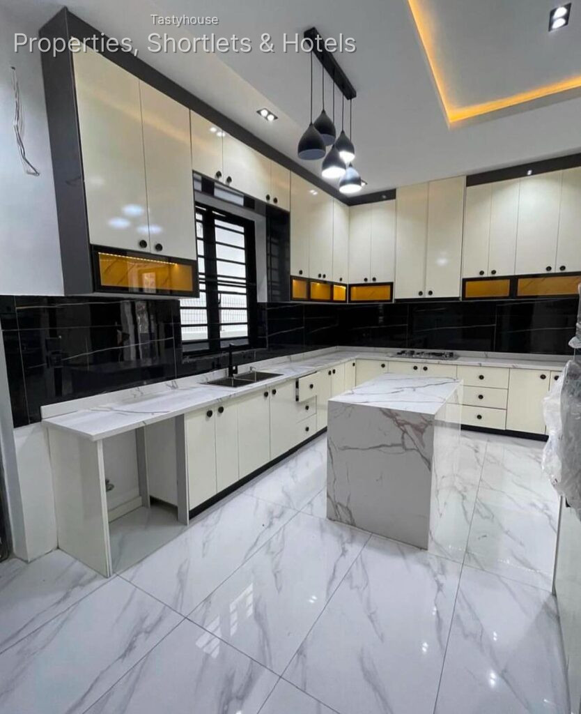 Luxury 5bedroom fully detached duplex