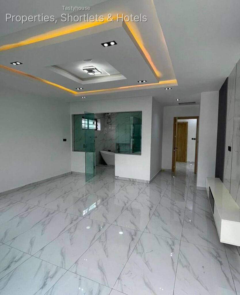 Luxury 5bedroom fully detached duplex