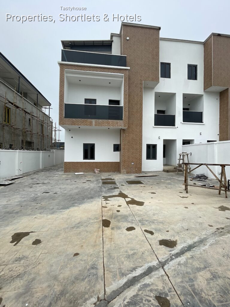 5 Bedroom Semi Detached Duplex1 Room BQ