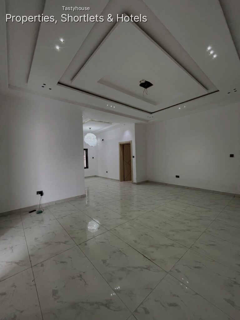5 Bedroom Semi Detached Duplex1 Room BQ