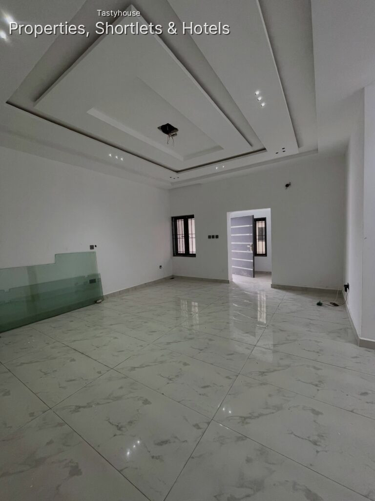 5 Bedroom Semi Detached Duplex1 Room BQ