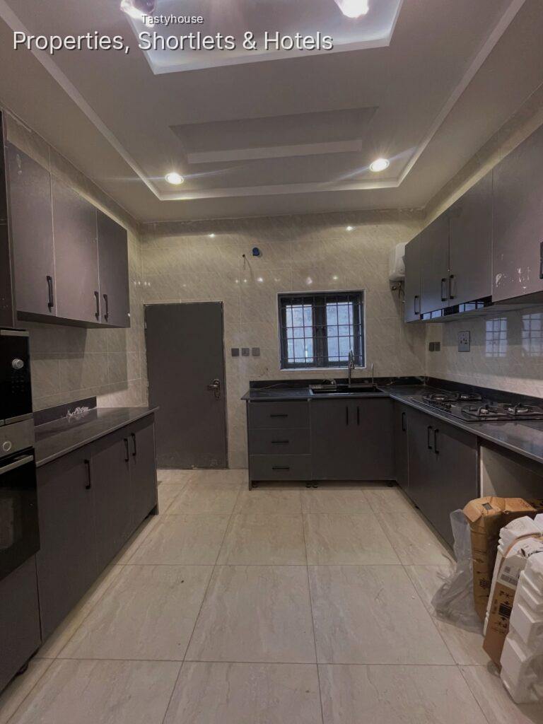 5 Bedroom Semi Detached Duplex1 Room BQ