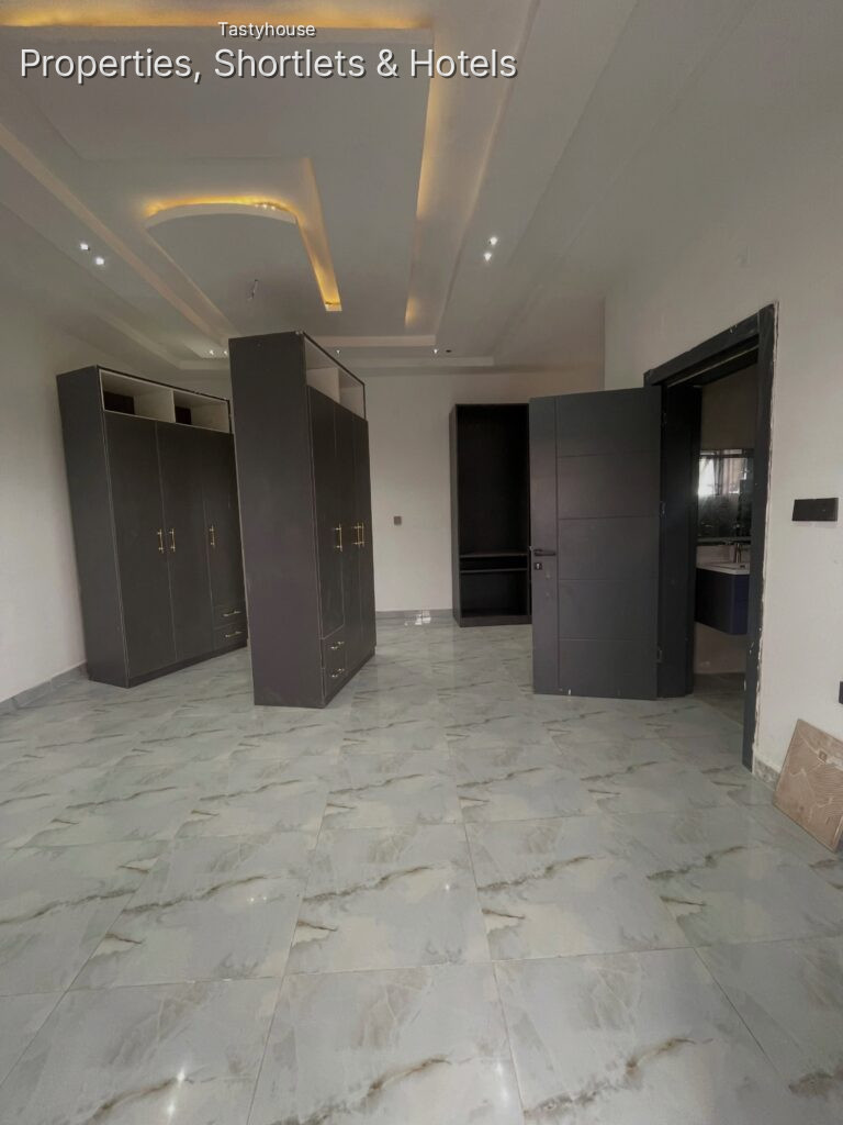 5 Bedroom Semi Detached Duplex1 Room BQ
