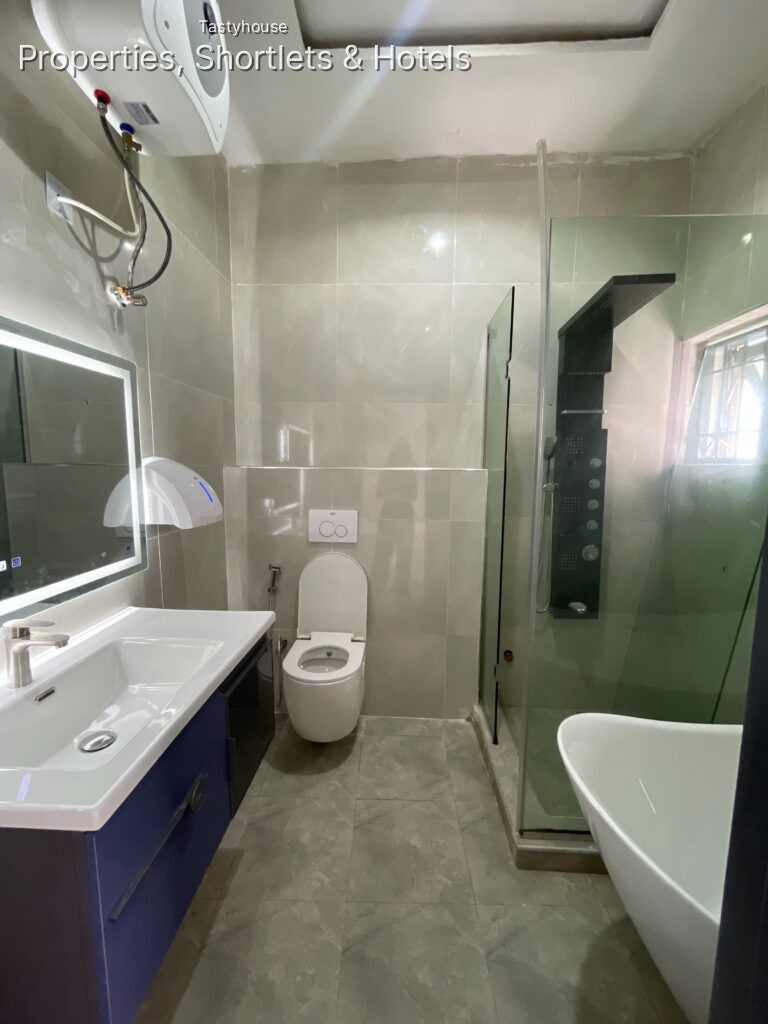 5 Bedroom Semi Detached Duplex1 Room BQ