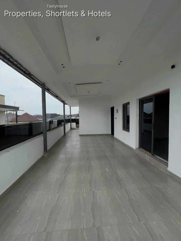 5 Bedroom Semi Detached Duplex1 Room BQ