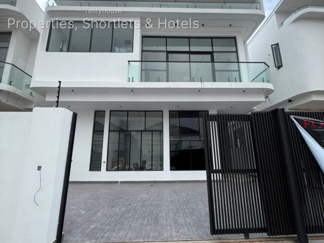Newly Built 4 Bedroom FullyDetached Duplex