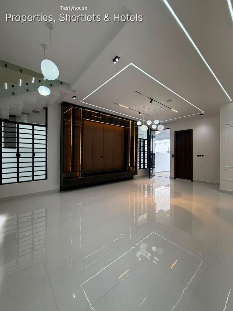 Newly Built 4 Bedroom FullyDetached Duplex