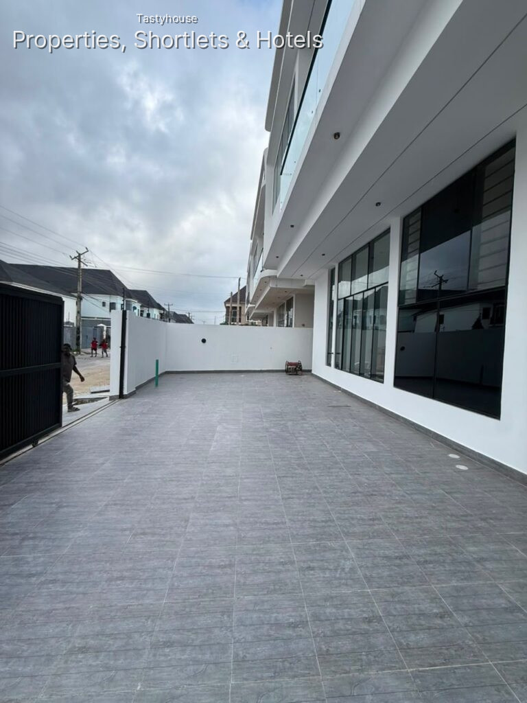 Newly Built 4 Bedroom FullyDetached Duplex