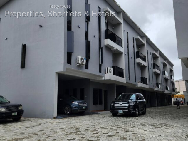 (4) Bedroom town houses