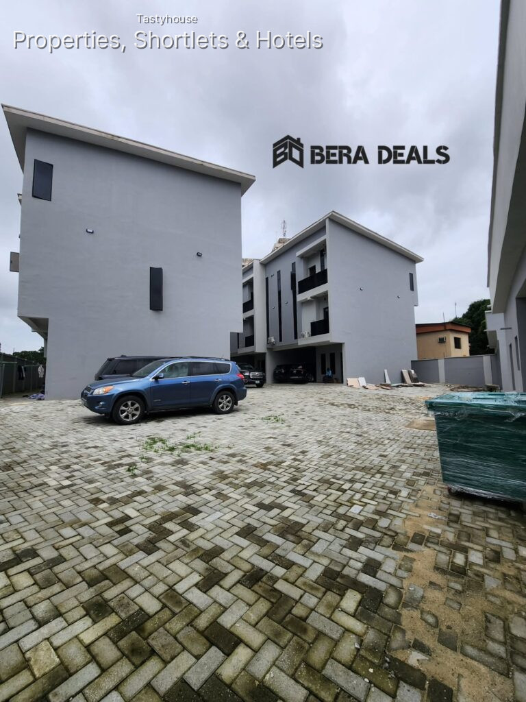 (4) Bedroom town houses