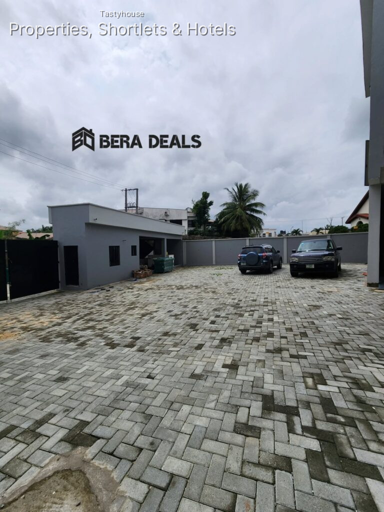 (4) Bedroom town houses