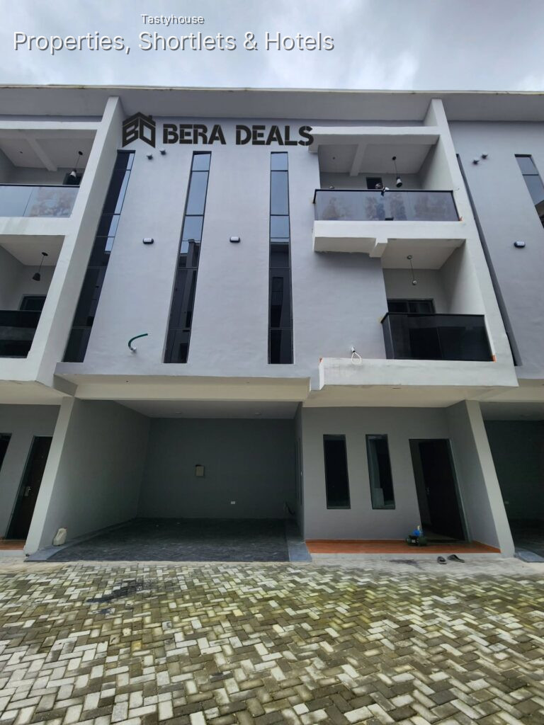 (4) Bedroom town houses