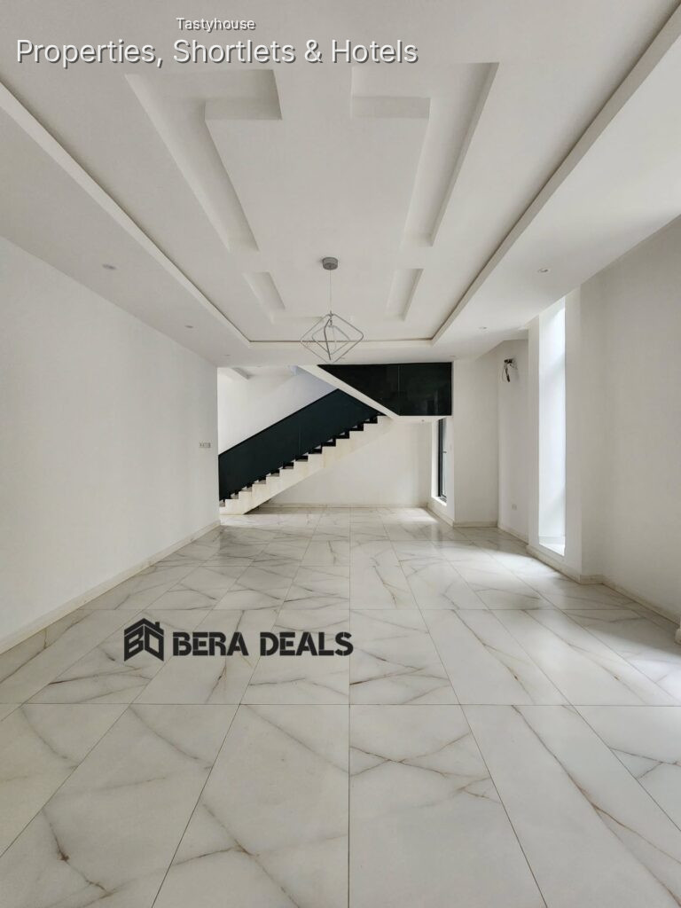 (4) Bedroom town houses