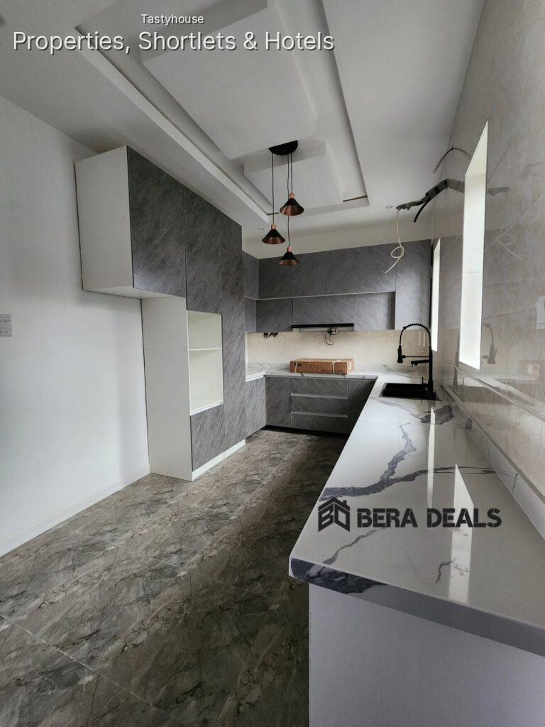 (4) Bedroom town houses