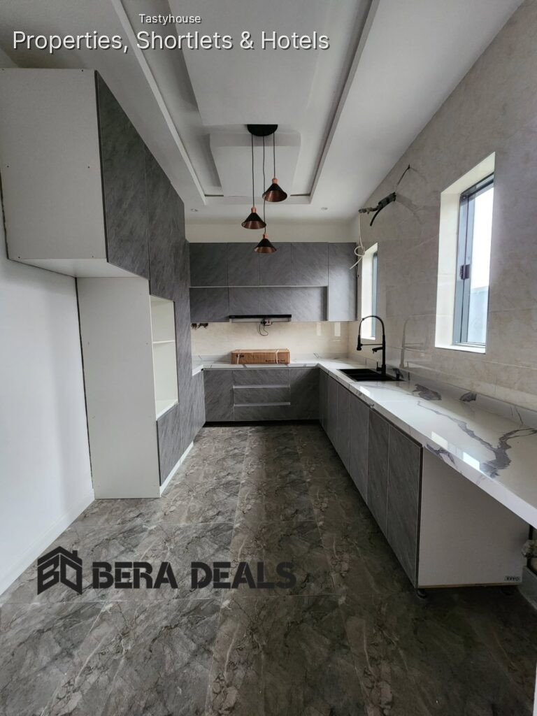(4) Bedroom town houses