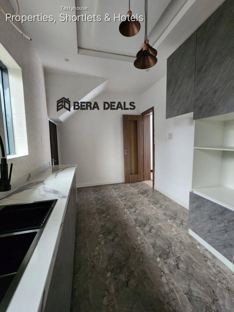 (4) Bedroom town houses