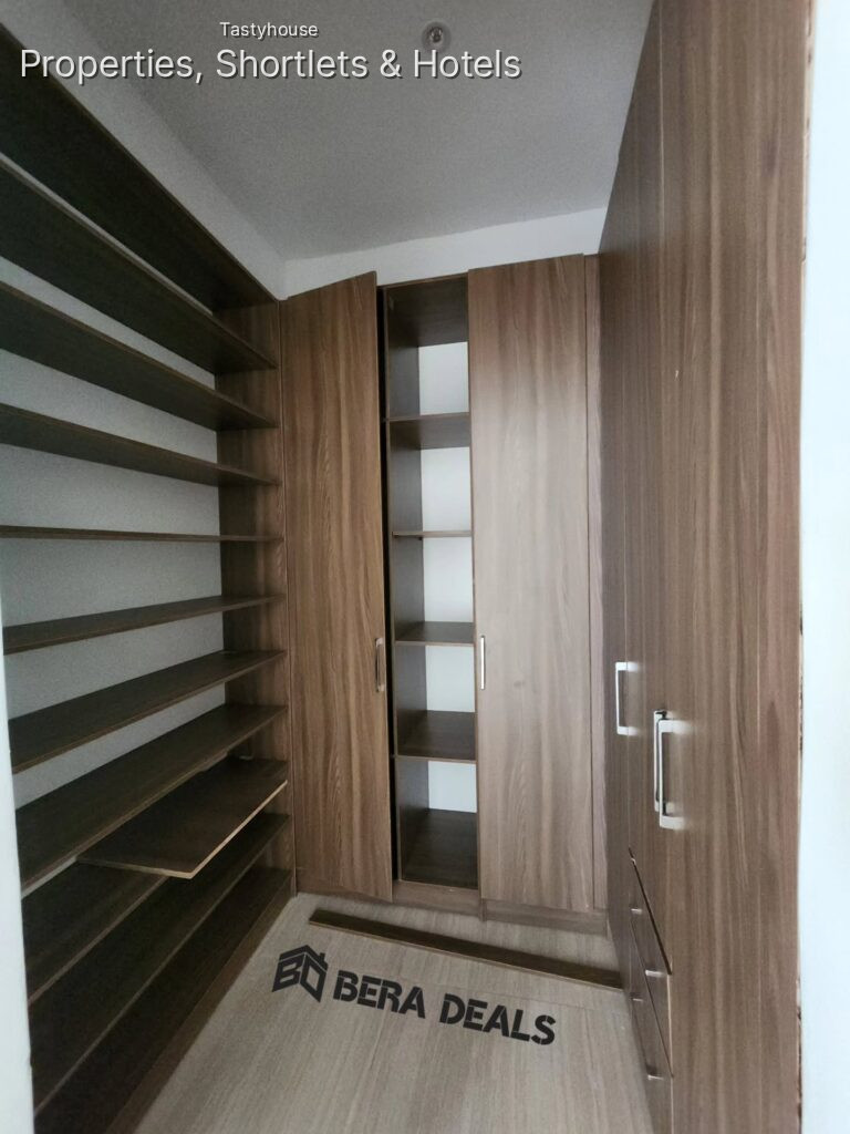 (4) Bedroom town houses