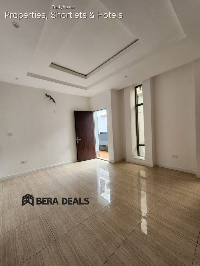 (4) Bedroom town houses