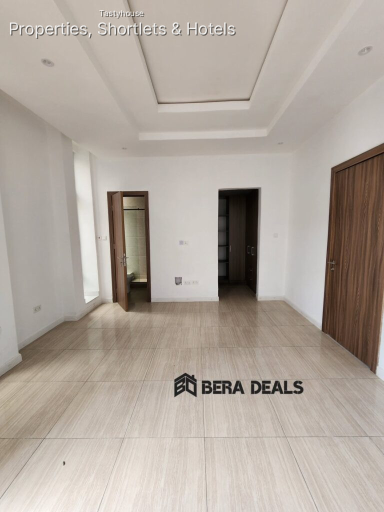 (4) Bedroom town houses