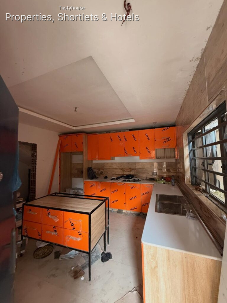 4 BEDROOM TERRACE DUPLEX + BQ