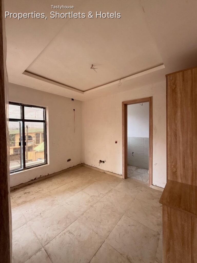 4 BEDROOM TERRACE DUPLEX + BQ