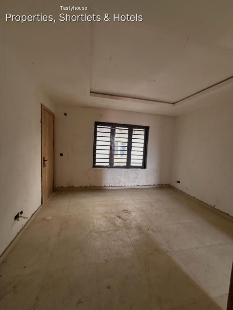 4 BEDROOM TERRACE DUPLEX + BQ