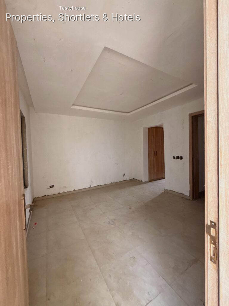 4 BEDROOM TERRACE DUPLEX + BQ