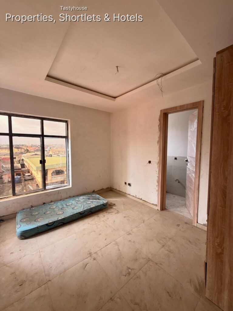 4 BEDROOM TERRACE DUPLEX + BQ