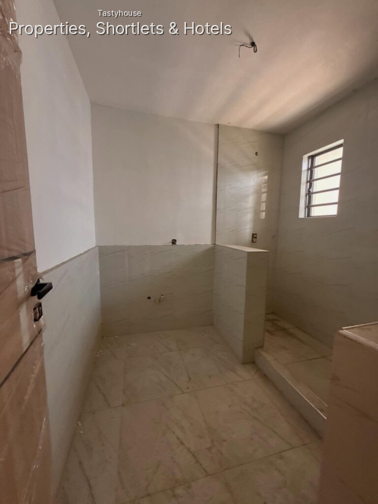 4 BEDROOM TERRACE DUPLEX + BQ