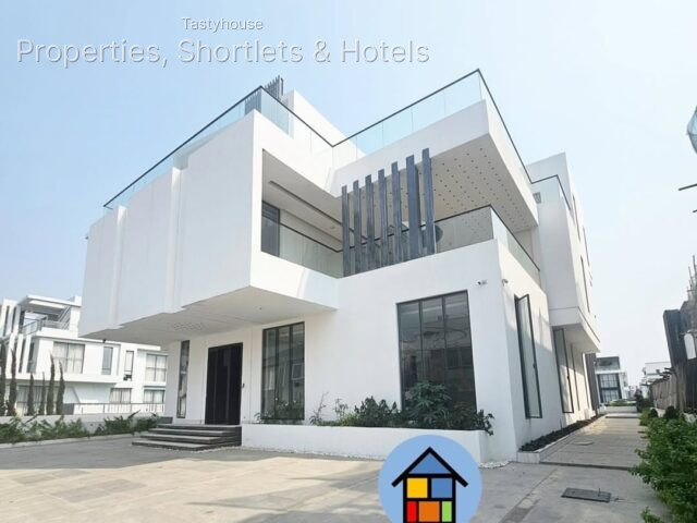 5 Bed | Detached