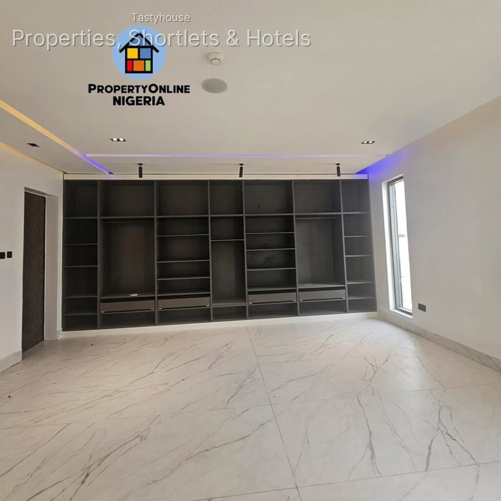 5 Bed | Detached