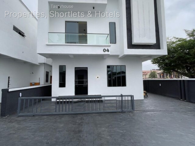 LUXURY 4BEDROOM FULLY DETACHED DUPLEX
