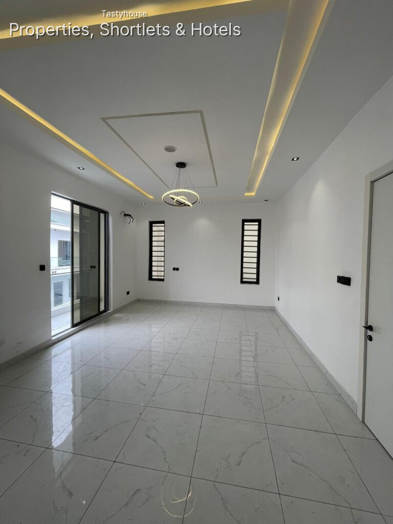 LUXURY 4BEDROOM FULLY DETACHED DUPLEX