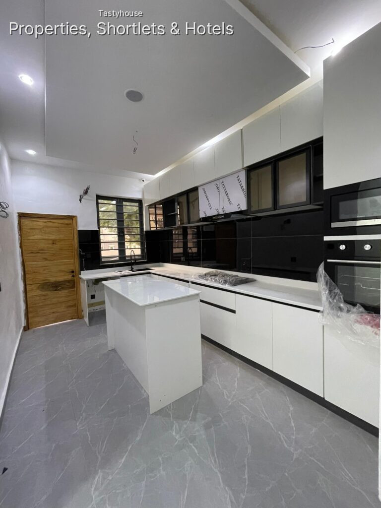 LUXURY 4BEDROOM FULLY DETACHED DUPLEX