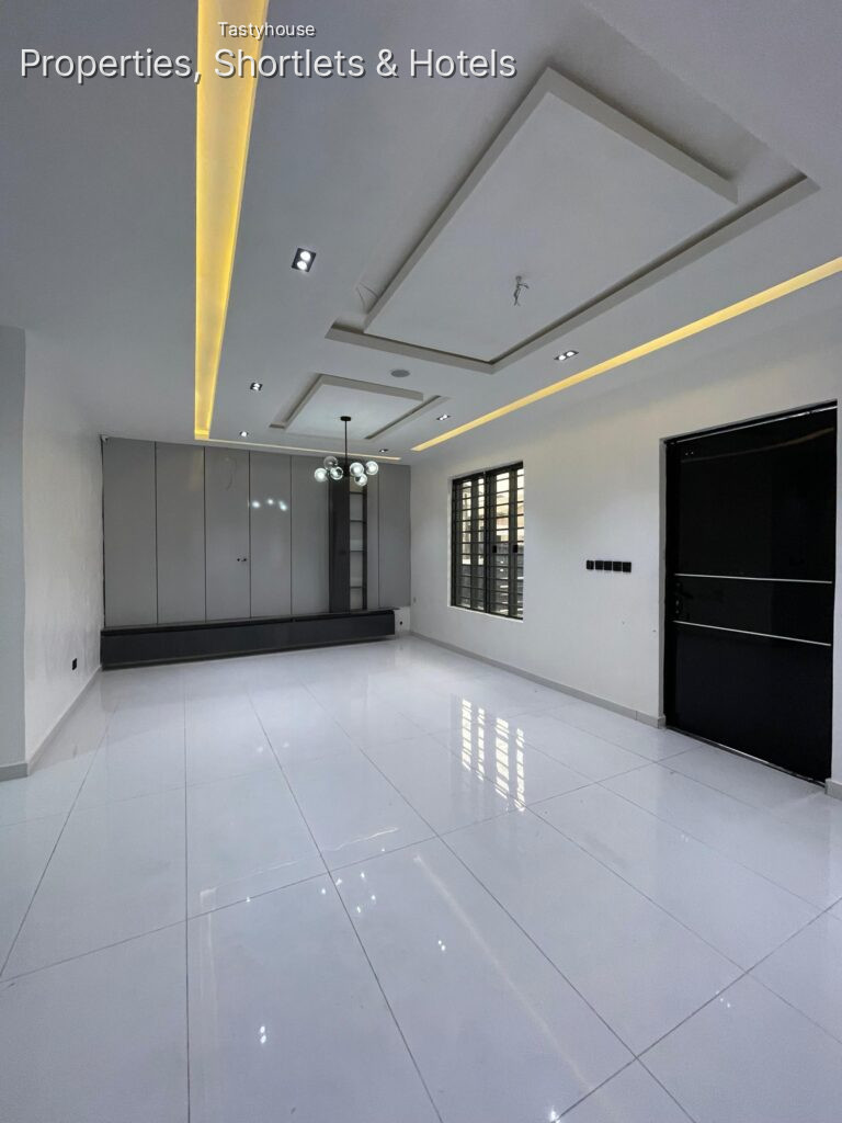 LUXURY 4BEDROOM FULLY DETACHED DUPLEX
