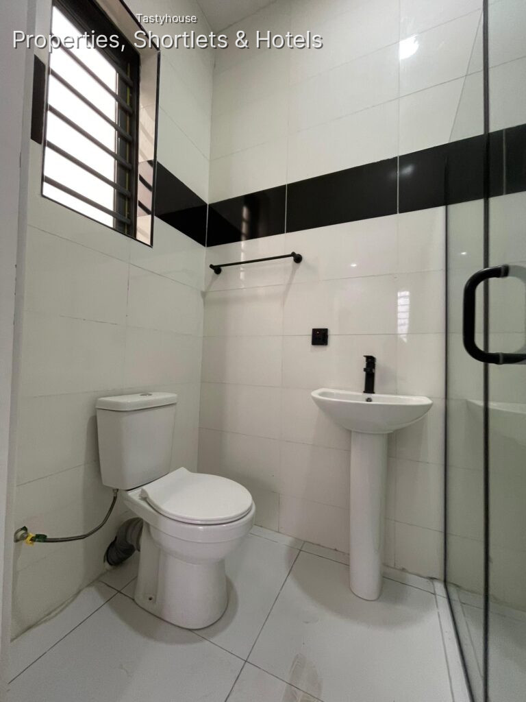 LUXURY 4BEDROOM FULLY DETACHED DUPLEX