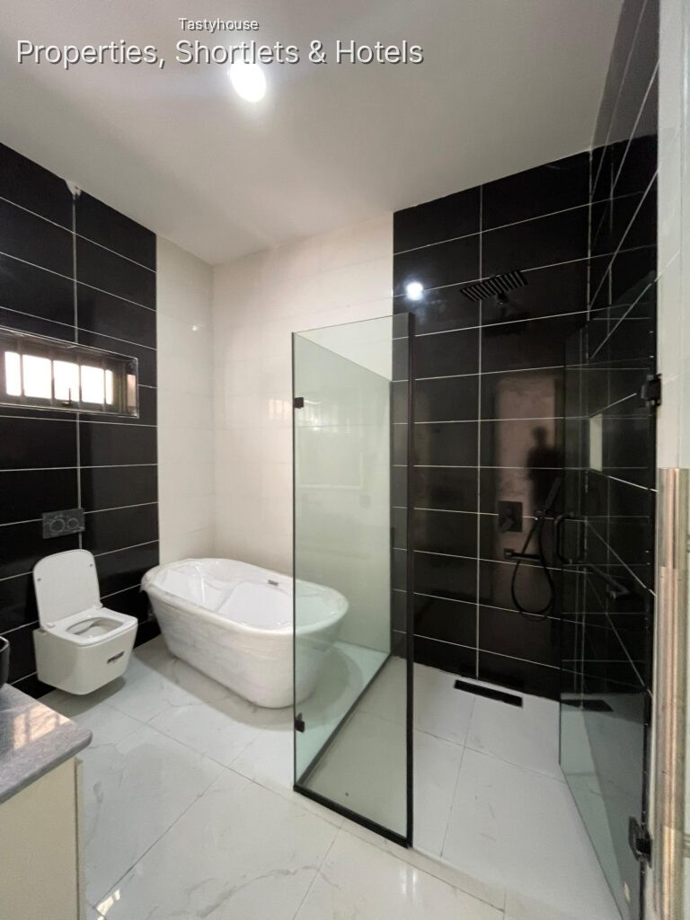 LUXURY 4BEDROOM FULLY DETACHED DUPLEX